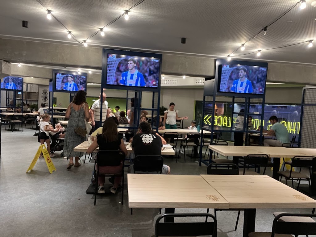 Corner | Sports Bar Del Poble | Villarreal — Ambiente