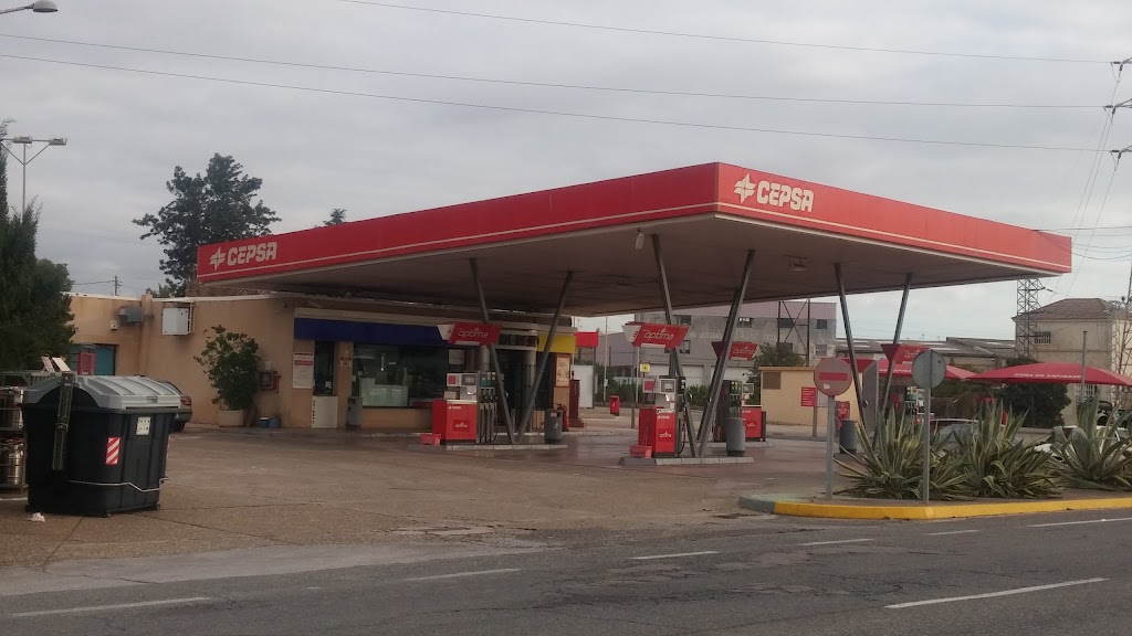 Estacion de servicio Cepsa — Exterior