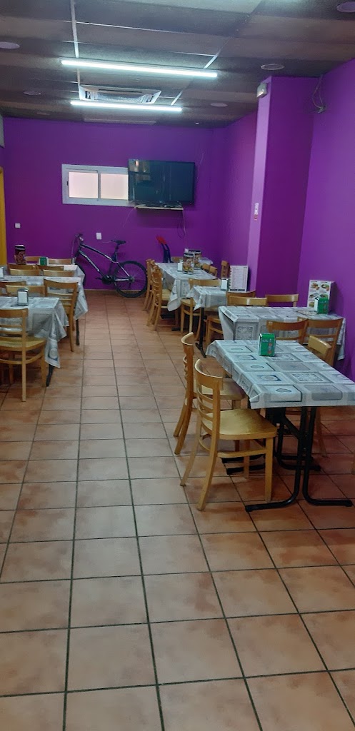 Catalunya Pizzeria y Kebab — Ambiente
