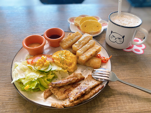 慵懶貓早午餐/下午茶/輕食/咖啡/飲品/厚鬆餅/五股美食 的照片