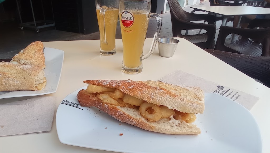 Mariano taperia y restaurante — Comida y bebida