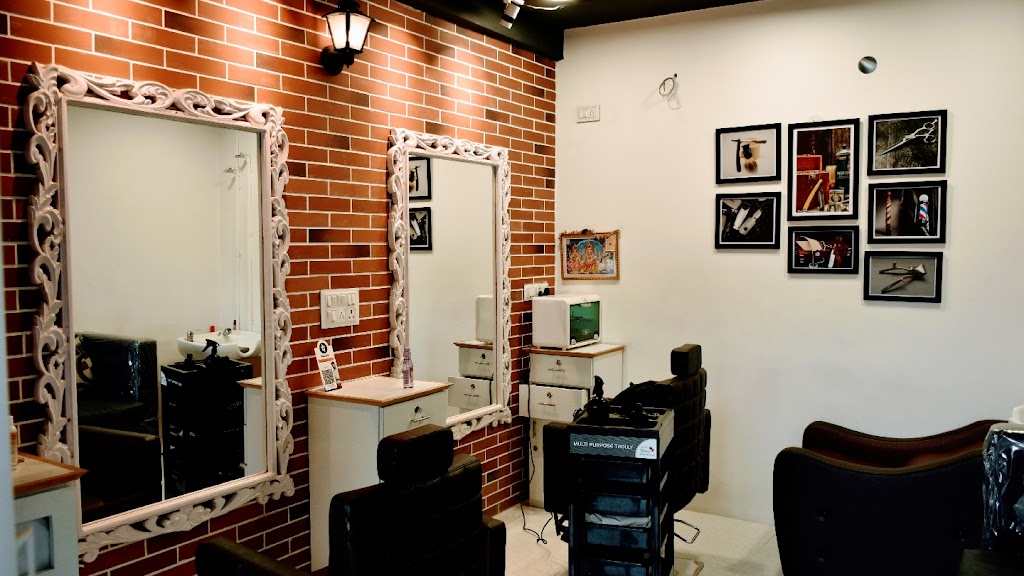 Customize Unisex Saloon