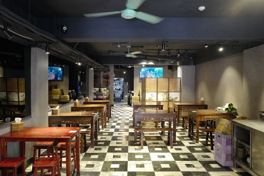 歐買尬豬霸王豬腳飯專賣店 錦州店 的照片