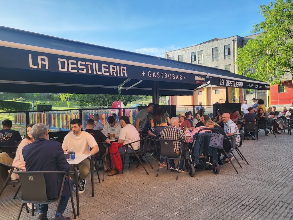 La destileria gastrobar — Del propietario
