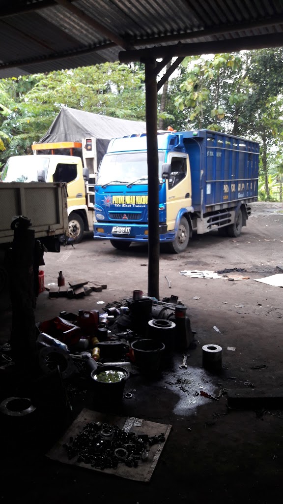 Bengkel Truk Mbah Radi