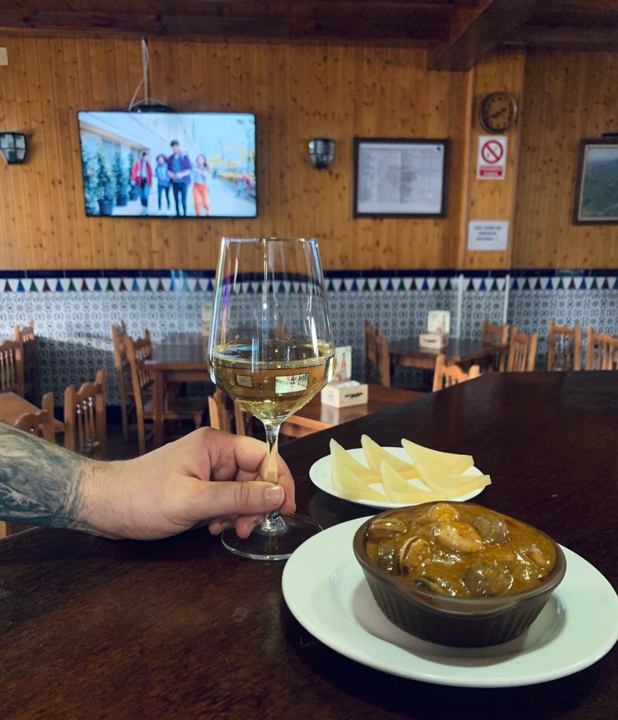 Bodega Bar Calancha — Comida y bebida