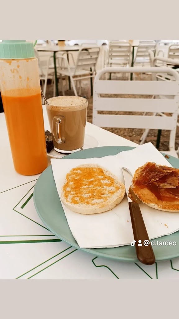 D'Tardeo — Comida y bebida