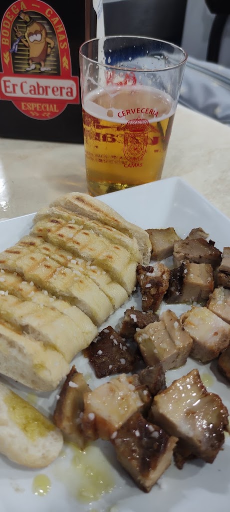 Cerveceria Camas — Comida y bebida