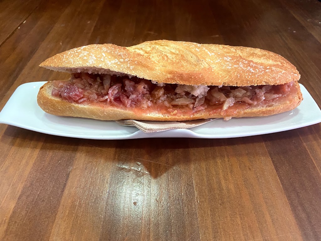 La Bodega De Pi — Comida y bebida
