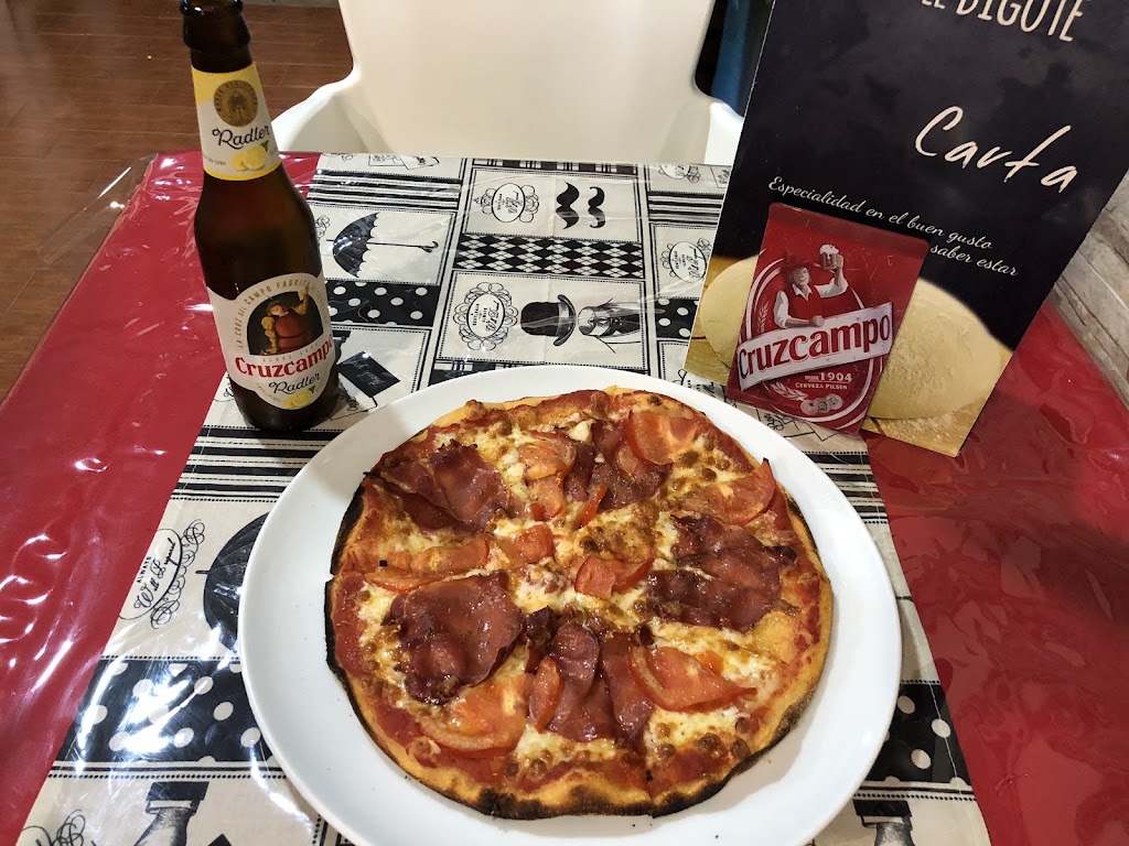 Pizzeria El Bigote — Comida y bebida