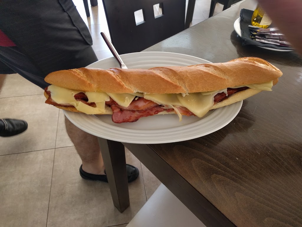 GB Bar — Comida y bebida