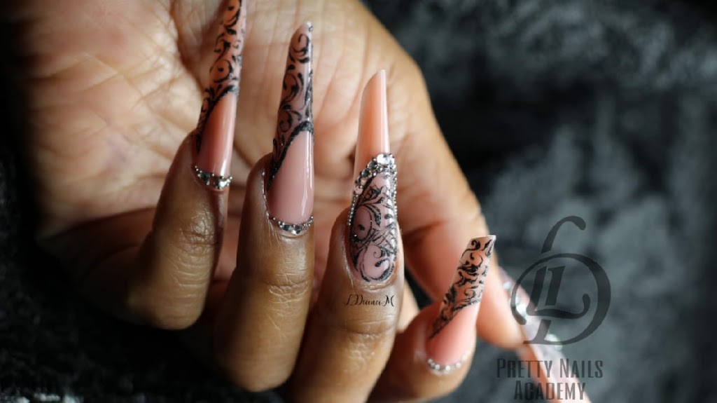 Pretty Nails Academia