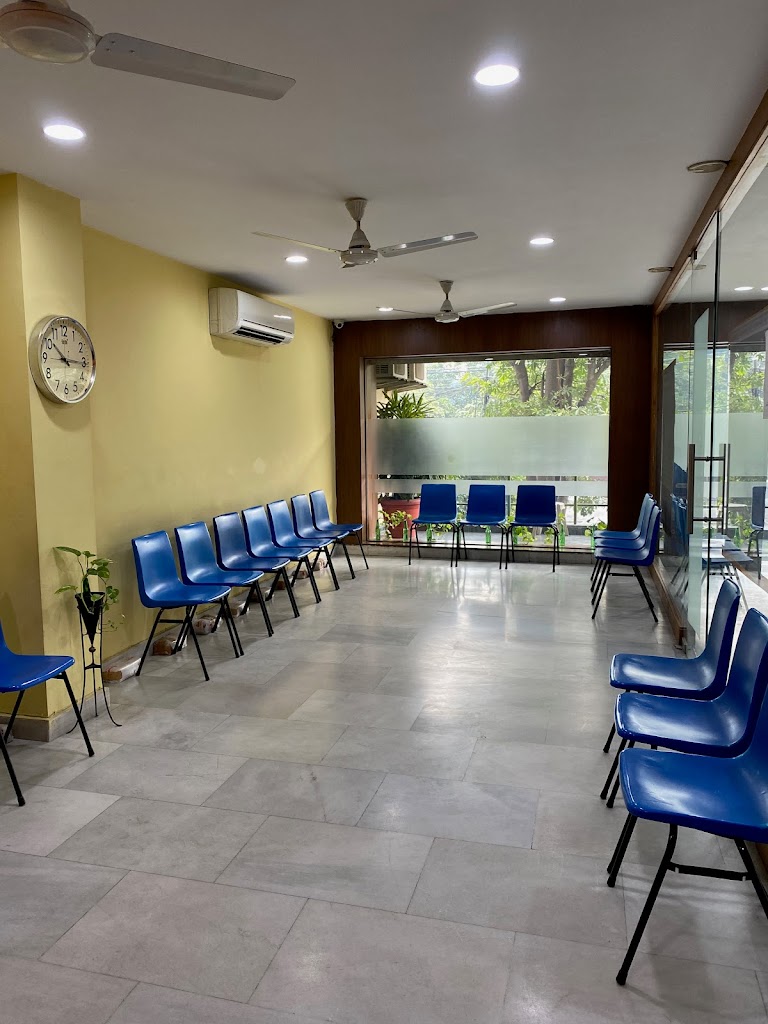 Dr. Dr Arun Thapar M D