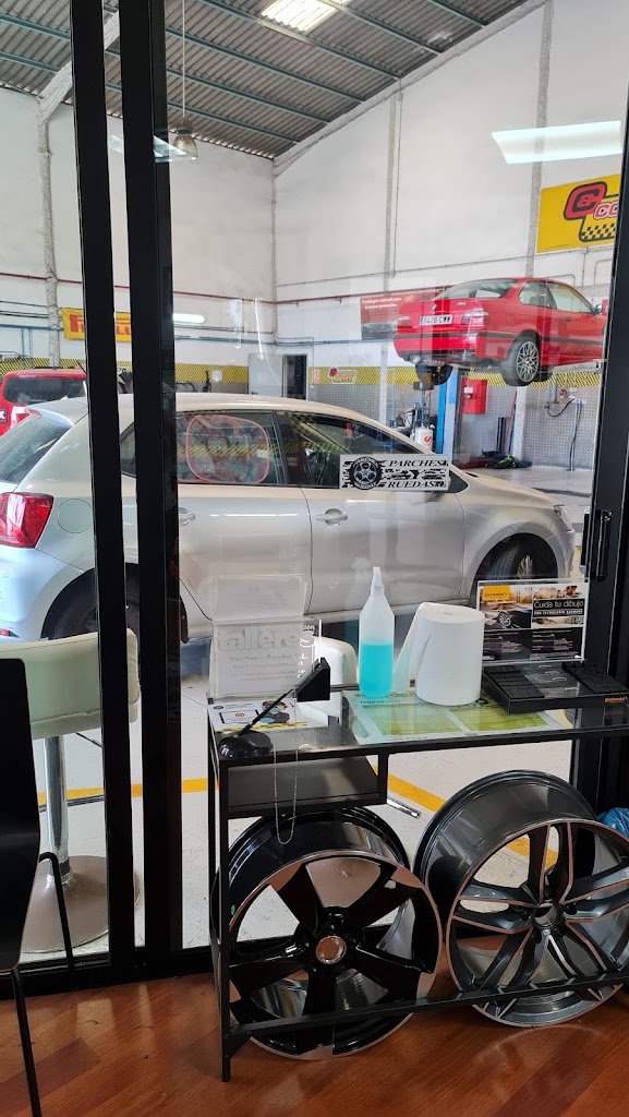 Parches y Ruedas (ConfortAuto Las Torres) — Interior