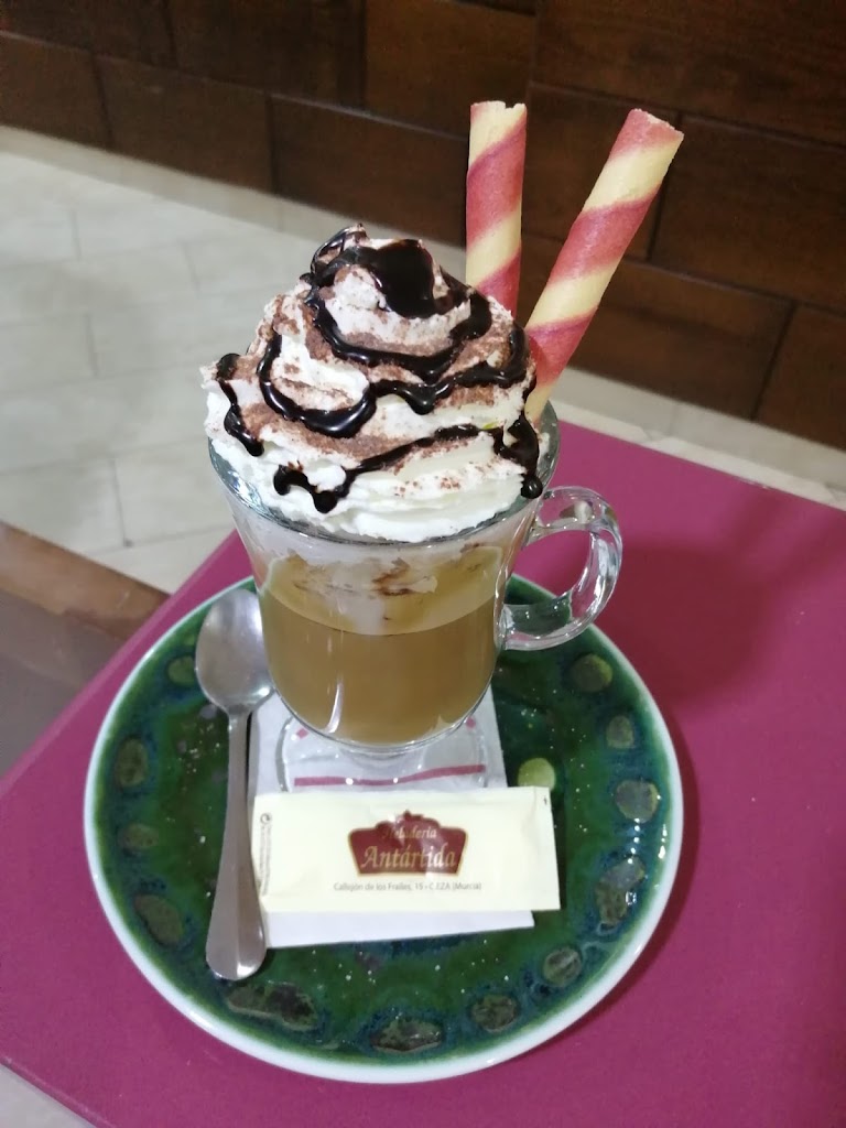 Heladeria Antartida — Comida y bebida