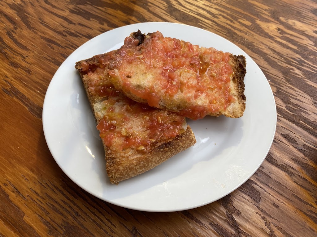 LAS TRES PERLAS — Comida y bebida