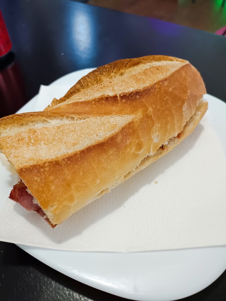 Bar Hamburgueseria/Frankfurt Antonio — Comida y bebida