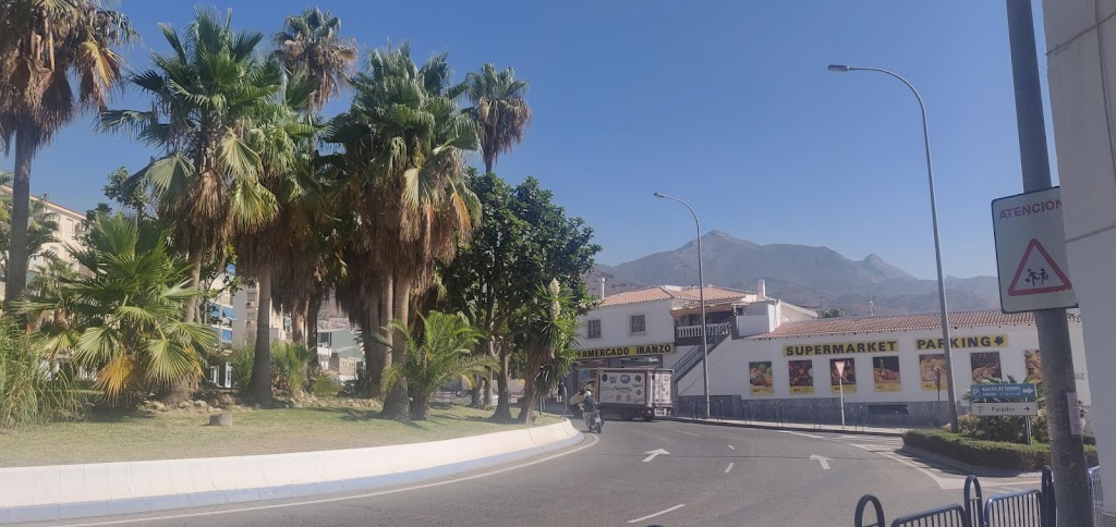 IRANZO Supermarket Parking