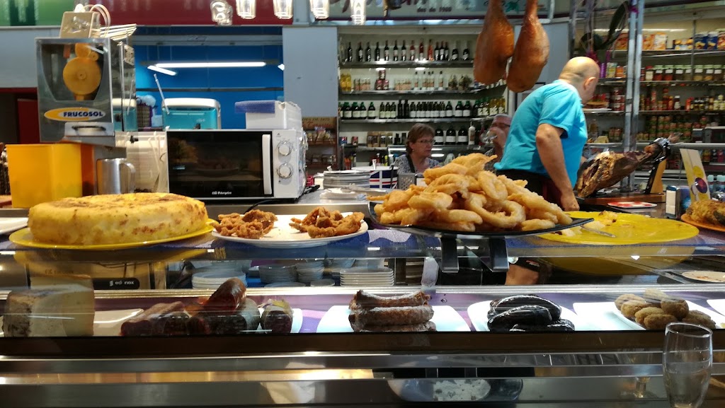 BAR ESTHER — Comida y bebida