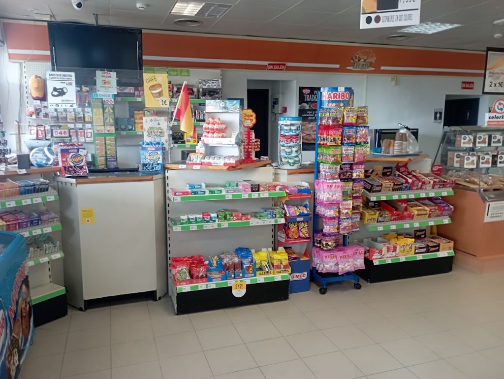 Gasolinera Unostore — Interior