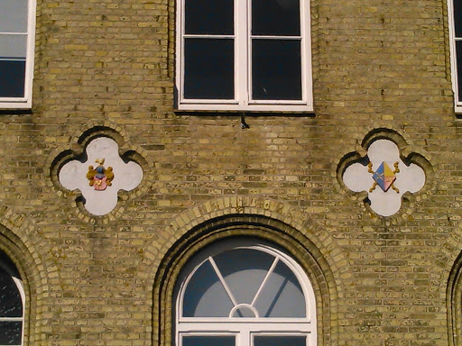 Zwei Wappen Fürstenburgwall