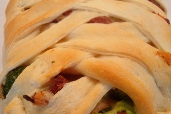 Cheesy Ham and Broccoli Crescent Braid