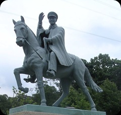 chiang kai shek berkuda
