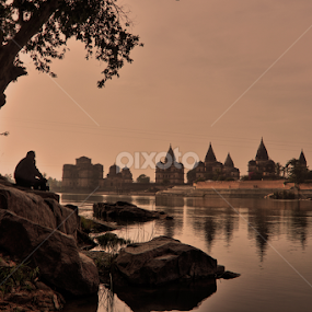 Far from the madding crowd. by Sridhar Balasubramanian - Public Holidays Other