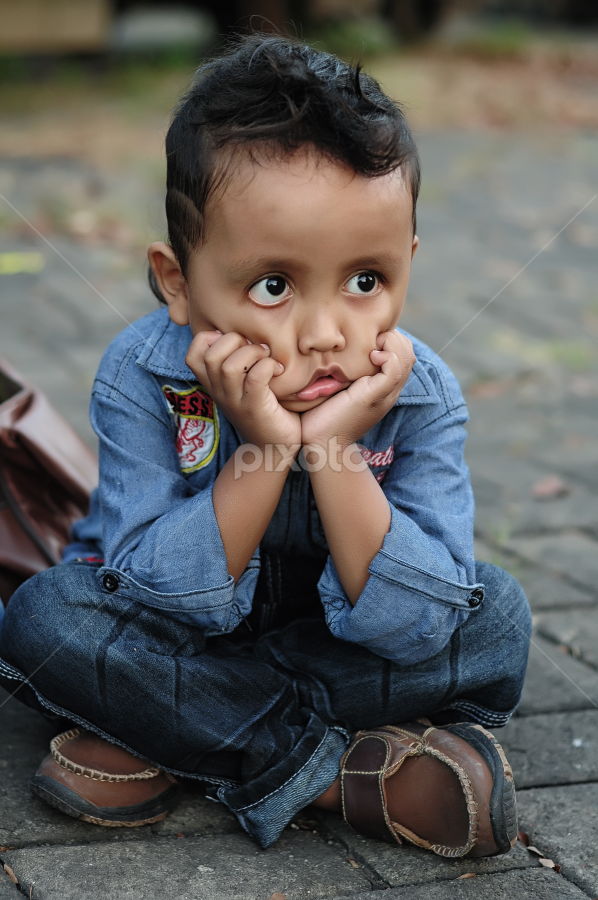 Children Can Get Bored by Rahmat Sugee - Babies & Children Children Candids