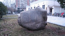 诺贝尔雕像典故石