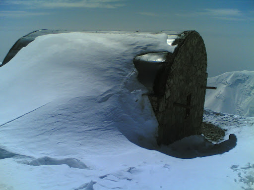 پناهگاه دارآباد در ارتفاع 3350 متري - عكس از ستوده 861210