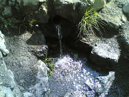 چشمه انتهای باغات گلابدره 