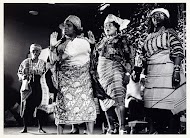 Optreden folkloristische groep op Dag der Vrijheden