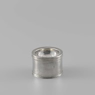 Deel van een gecombineerd zoutvat-specerijdoos met deksel