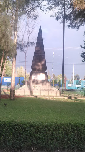 Monumento De Inauguracion Del Campo Y La Escuela De Aviation 5 De Mayo