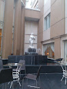 De Nhat Hotel Woman Fountain 
