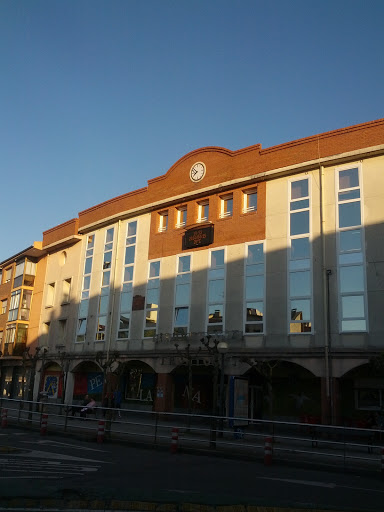 Biblioteca Y Fronton Municipal