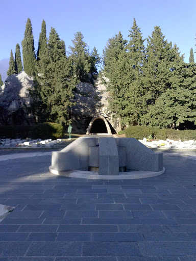 WW2 Fallen Soldiers Monument