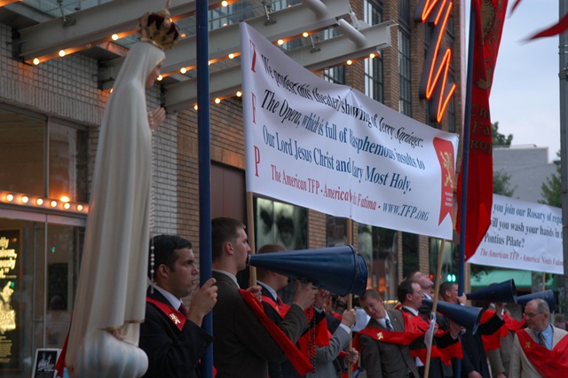 [072308_139_WDC_Springer_Protest[2].jpg]