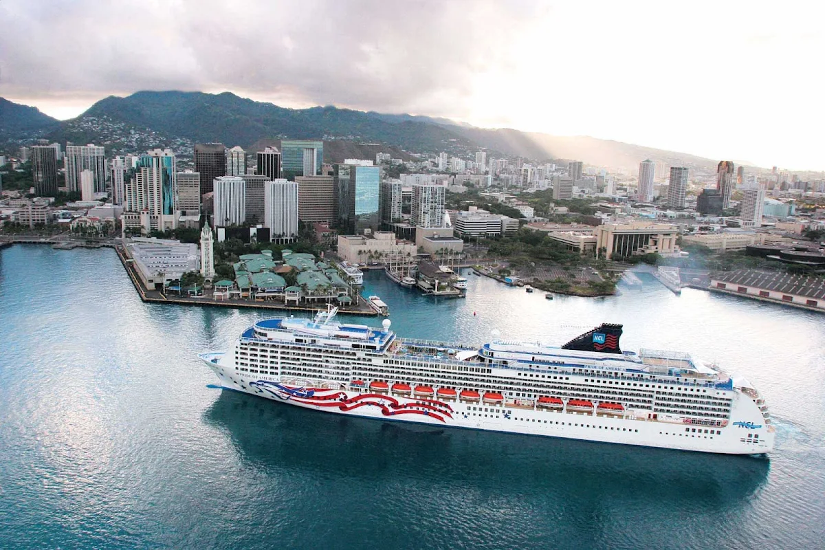 Norwegian-Pride-Of-America-Aerial-Hawaii-Skyline - Enjoy close-up views of Honolulu's skyline and Hawaii's mountains aboard Pride of America. 