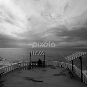 Só o mar nos dá a serenidade que precisamos... by Bruno Vieira - People Street & Candids