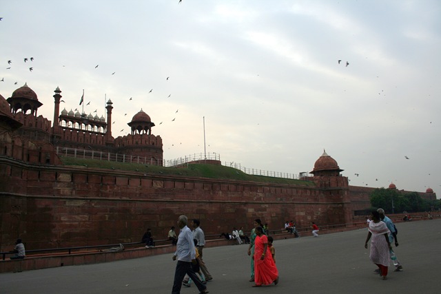 [Long View of Red Fort[2].jpg]