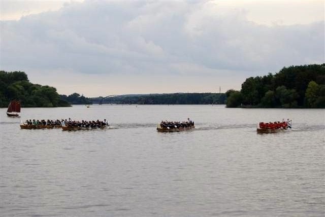 [Canoe2[2].jpg]