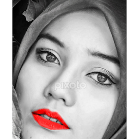 white&red by Zack Kodopic - People Portraits of Women