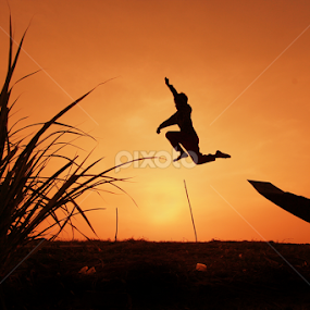 JUMPER  by Bunnawath B-FOTO - People Street & Candids