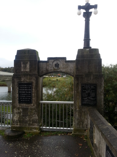 Fitzherbert Bridge Monument 