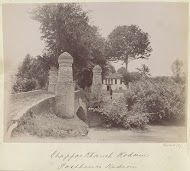 Posthuis bij een stenen brug in Perzië