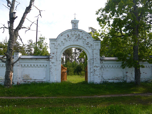 Entrance to Brotherly Cemetery