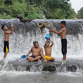 playing in the river by Irsya Irsya - Babies & Children Children Candids