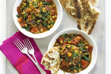Chickpea stew with tomatoes & spinach
